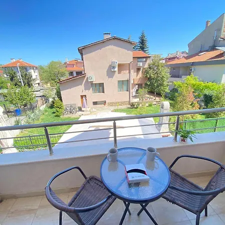 Pretty House Sarafovo 公寓