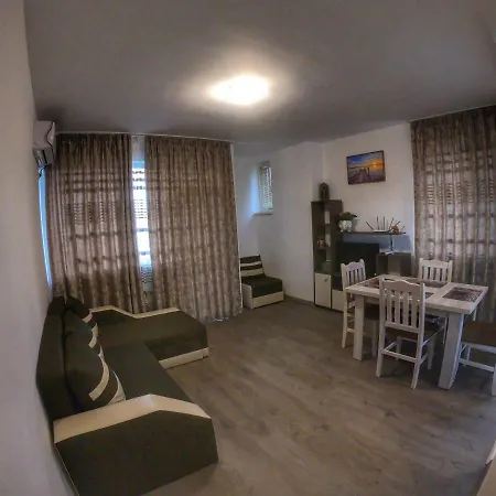 Pretty House Sarafovo 公寓